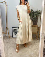 Sleeveless Long Pleated Dress for Women | Ideal for Everyday Wear