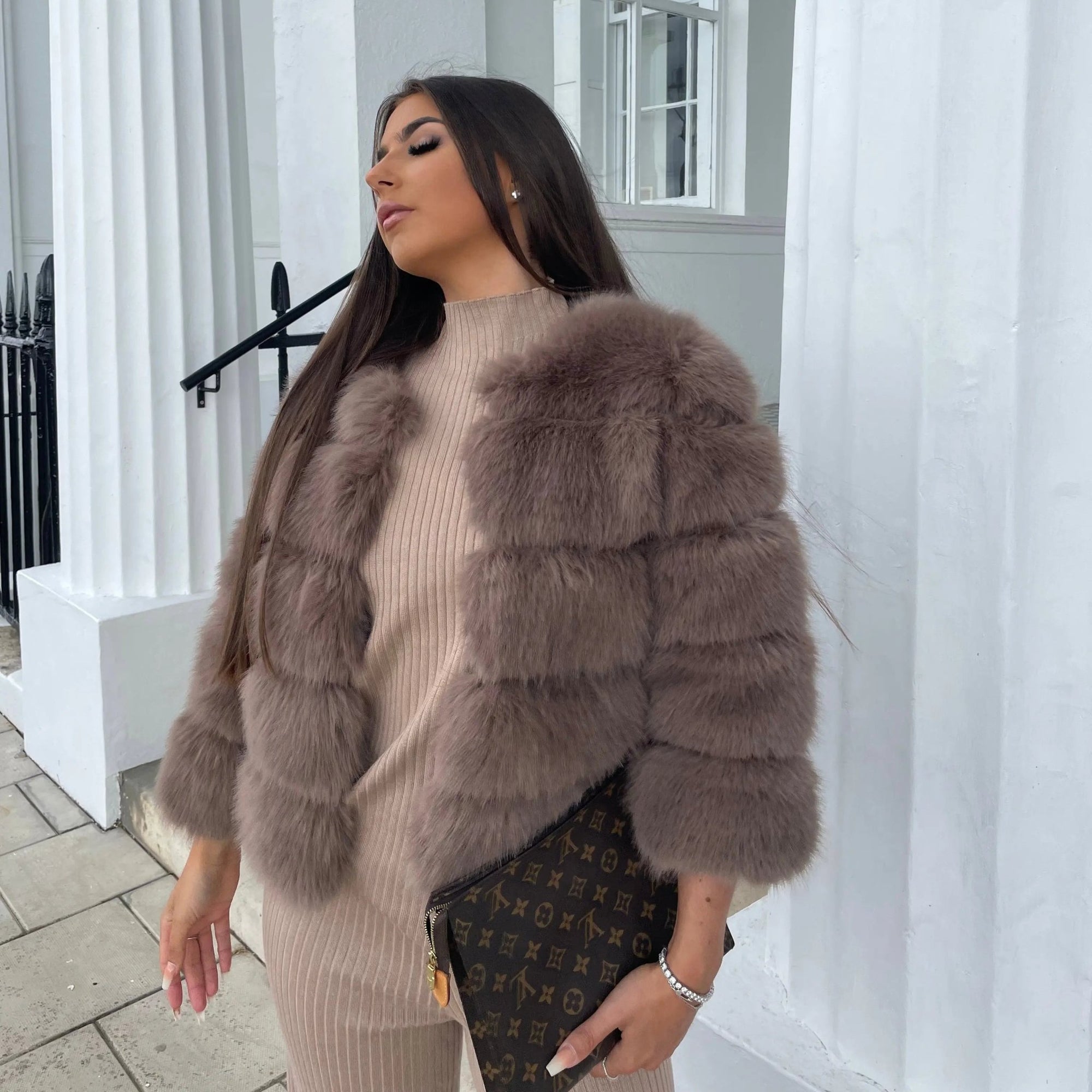 Manteau élégant en fausse fourrure pour femme - Emilia Lane
