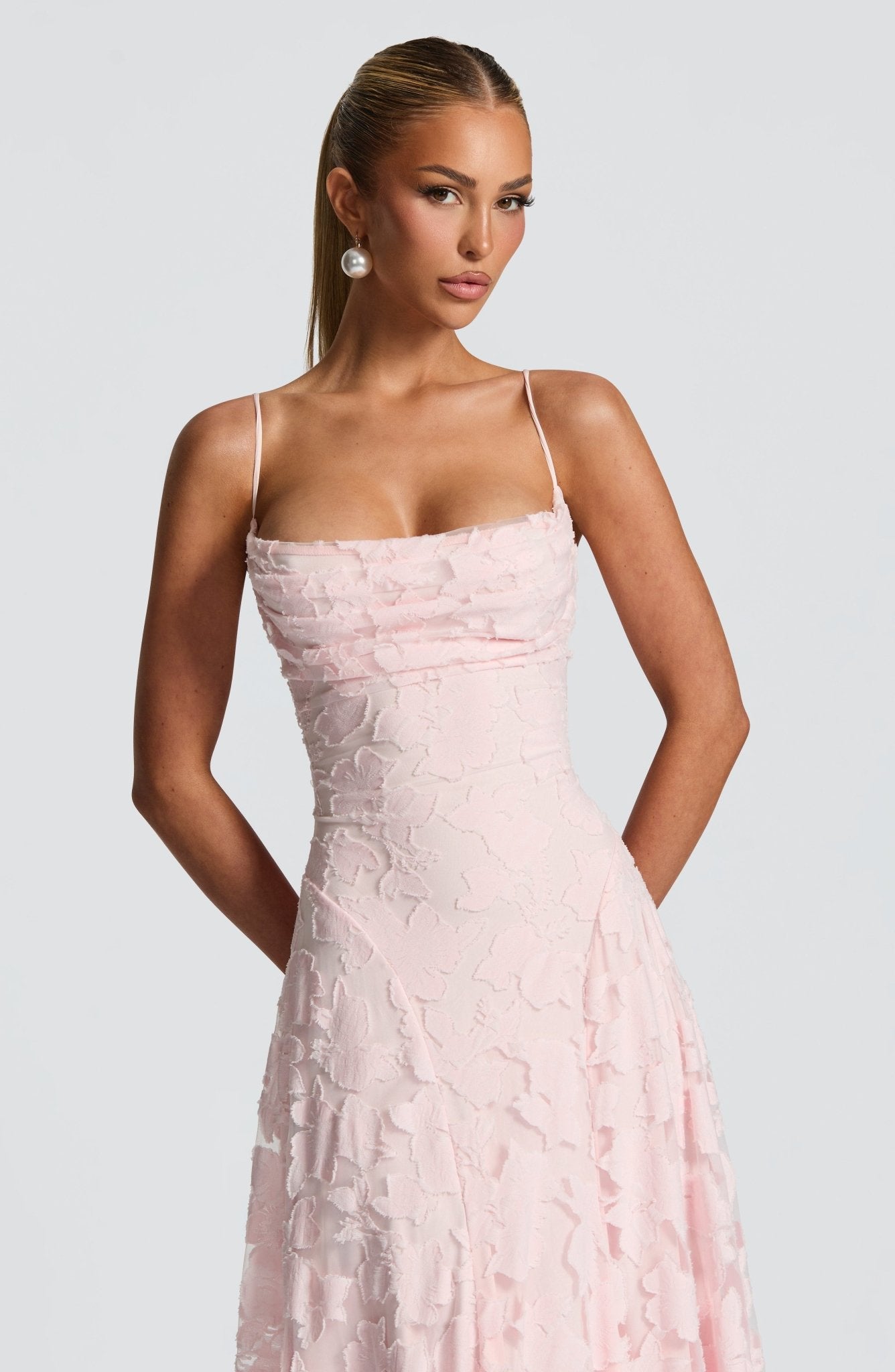 Robe Longue Drapée à Motif Floral avec Bretelles pour Femme | Idéale pour les Sorties - Emilia Lane