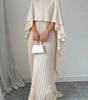 Robe Maxi avec Cape Plissée pour Femme - Emilia Lane