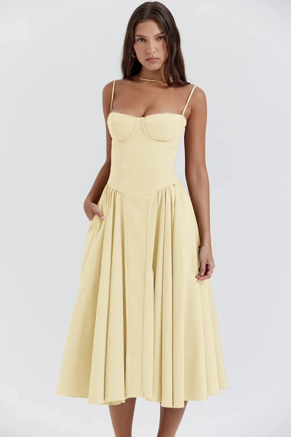 Robe Midi à Träger Ajustée et Plissée pour Femme | Idéale pour les Sorties - Emilia Lane