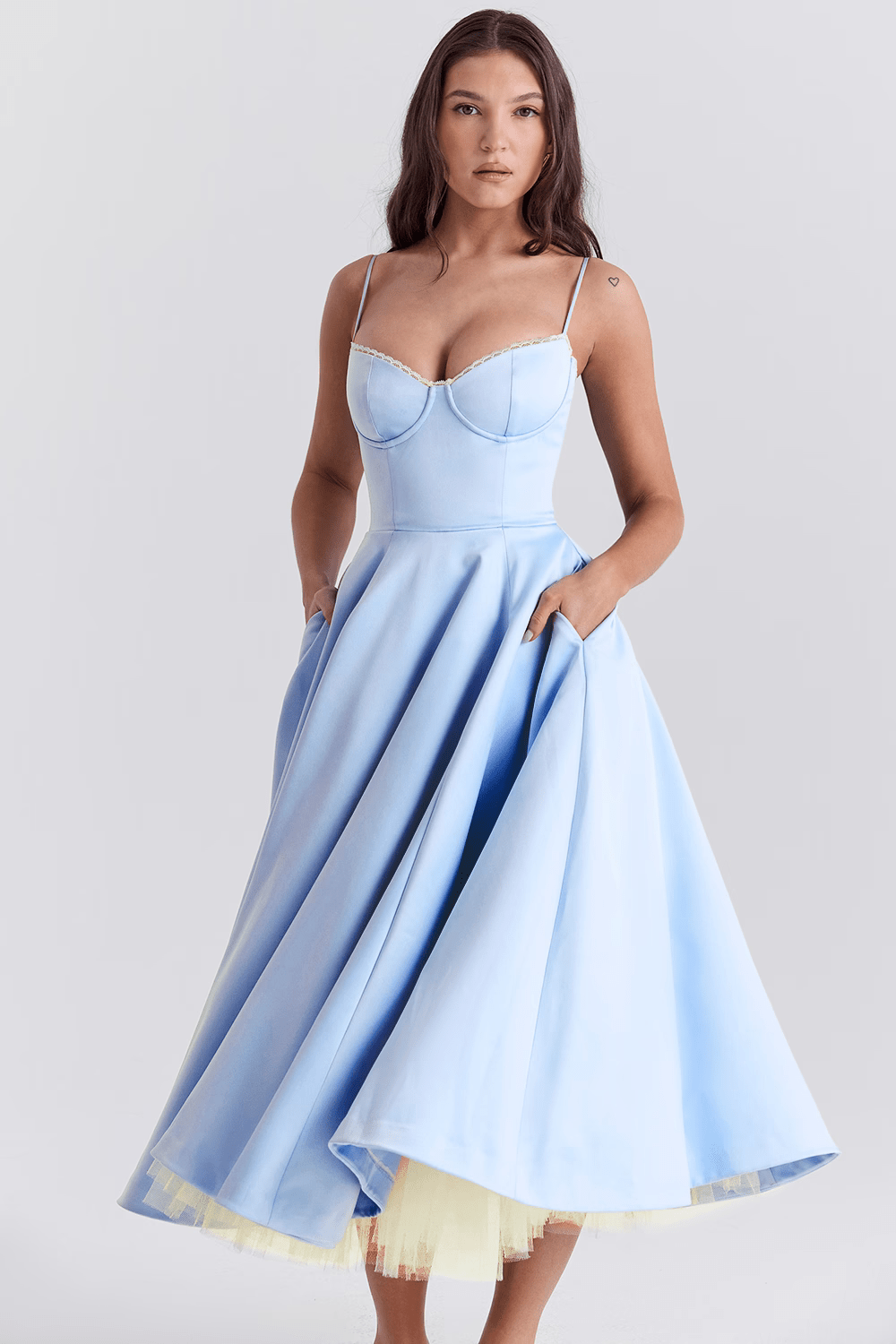 Robe Midi en Satin pour Femmes - Emilia Lane