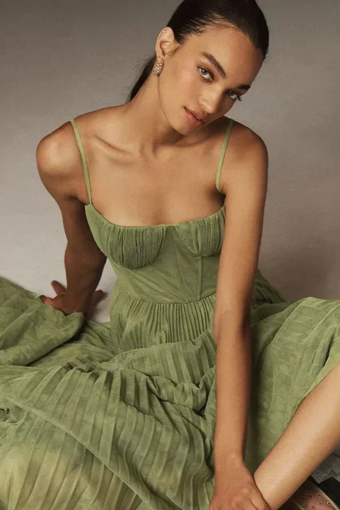 Robe Midi Plissée à Bretelles pour Femme | Idéale pour les Soirées - Emilia Lane
