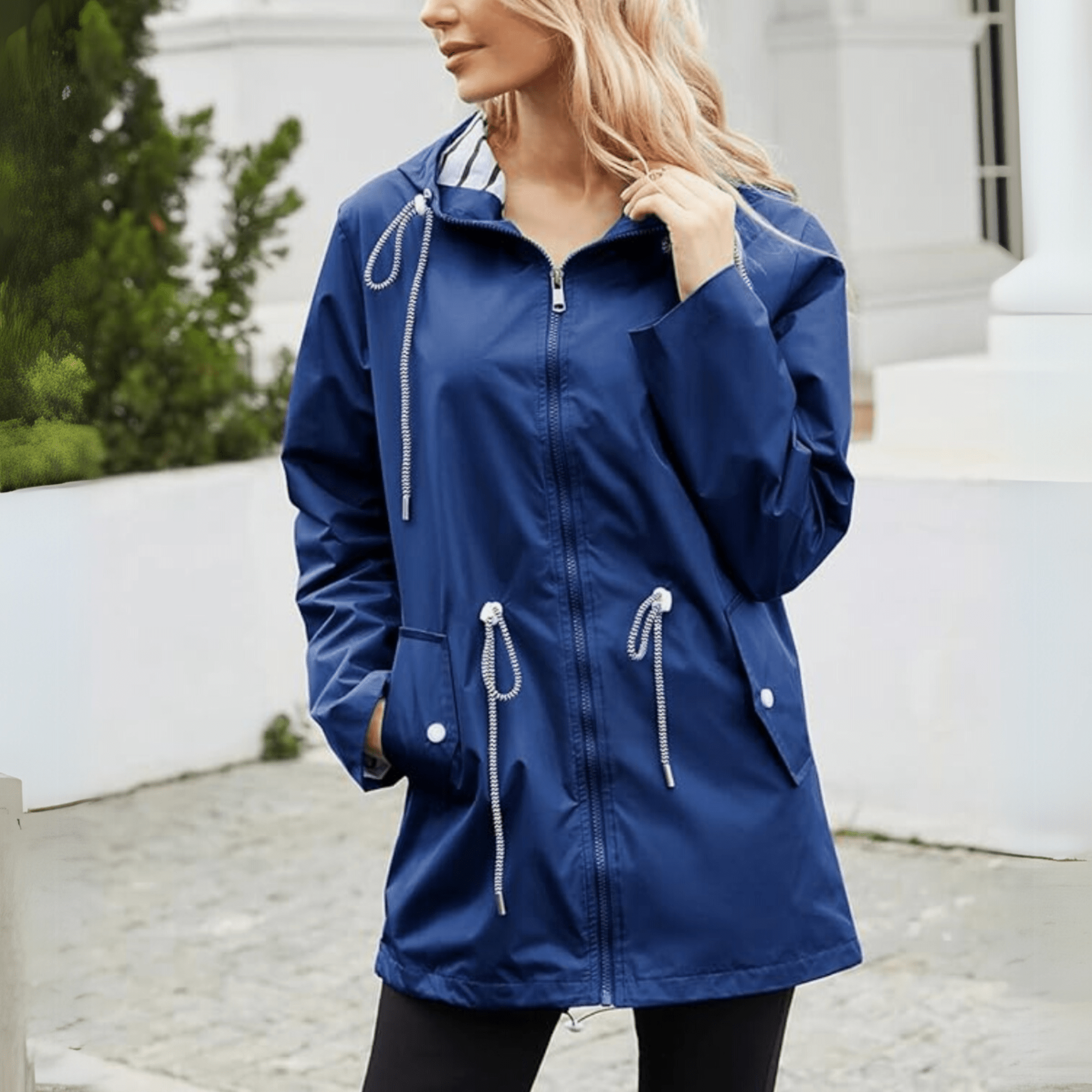 Veste Imperméable à Capuche et Cintrée pour Femme | Idéale pour le Quotidien - Emilia Lane